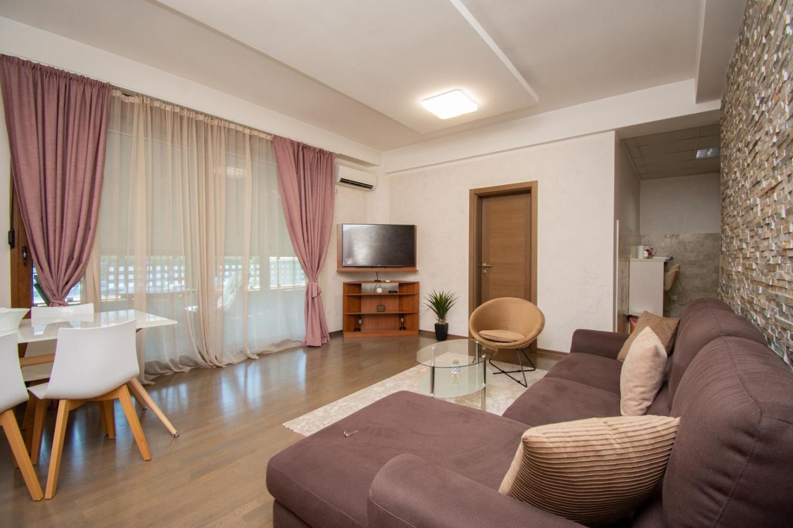 פודגוריצה Maxim Compass Apartment מראה חיצוני תמונה
